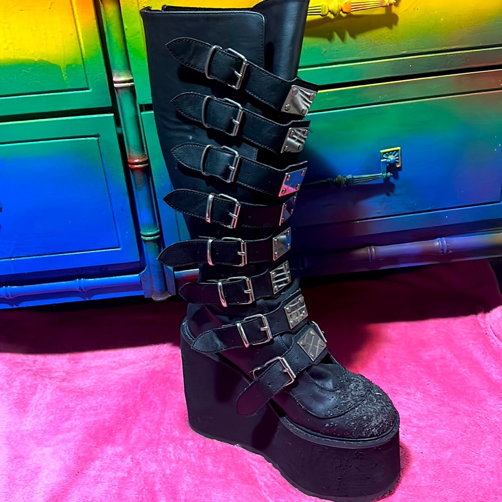 size 10 demonias platform boots